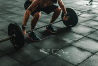 Combining sauna and fitness works by incorporating infrared heat to warm the muscles, thus helping users perform high-intensity resistance exercises with reduced risk of injury.